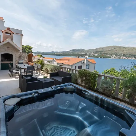 Lavanda Residence With Heated Pool Trogir Split Vikendica