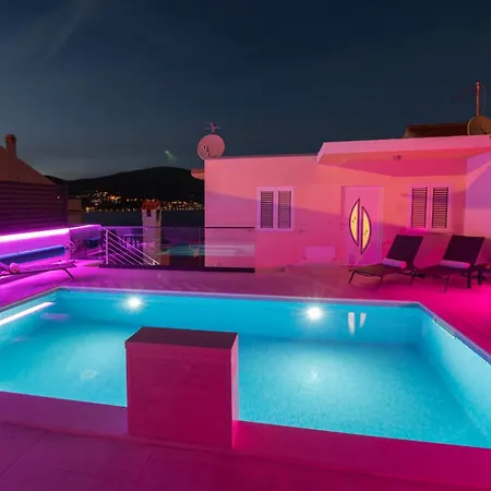 Lavanda Residence With Heated Pool Trogir Split Vikendica